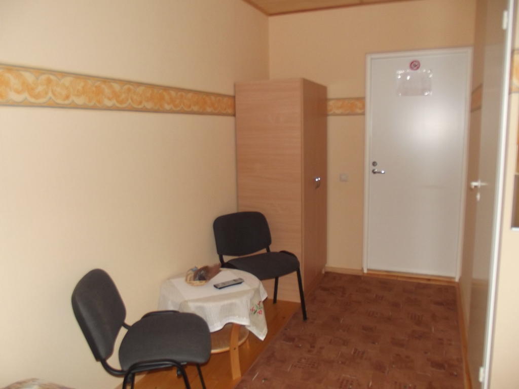 Kure Guesthouse Rahinge Pokoj fotografie