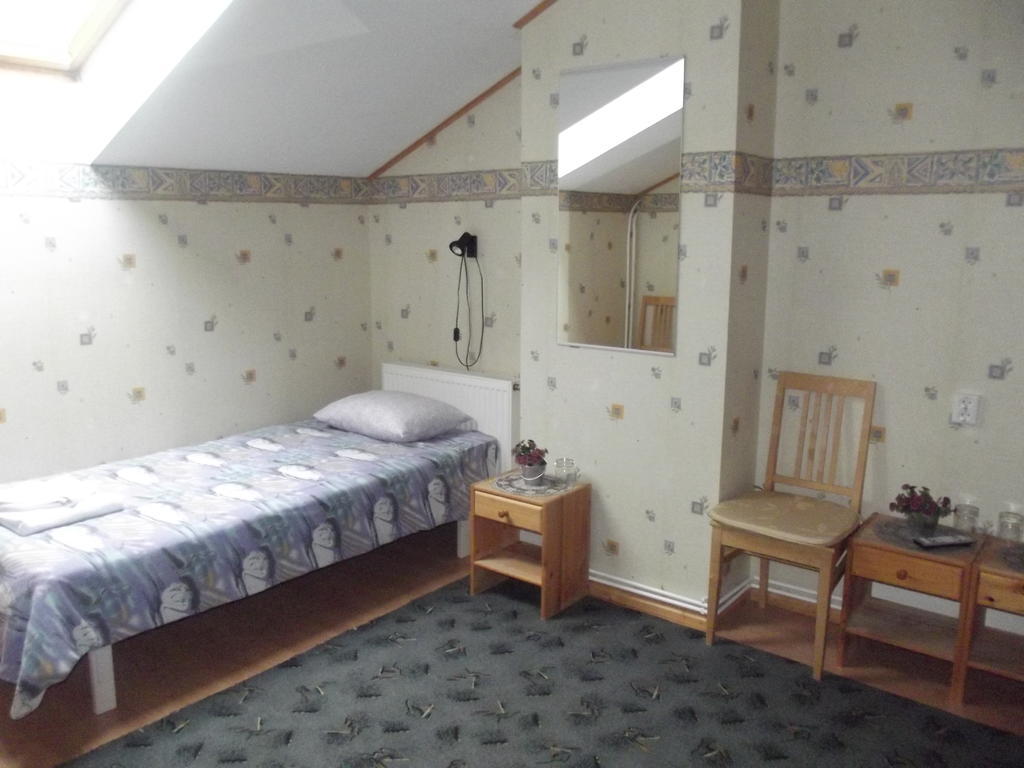 Kure Guesthouse Rahinge Pokoj fotografie