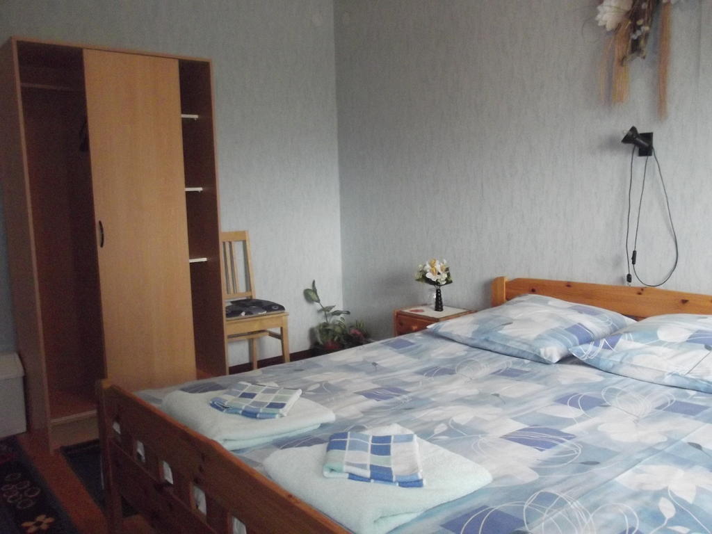 Kure Guesthouse Rahinge Pokoj fotografie
